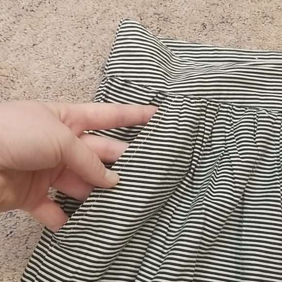 ADORABLE NY Collection embroidered skirt W/POCKETS - Picture 7 of 7